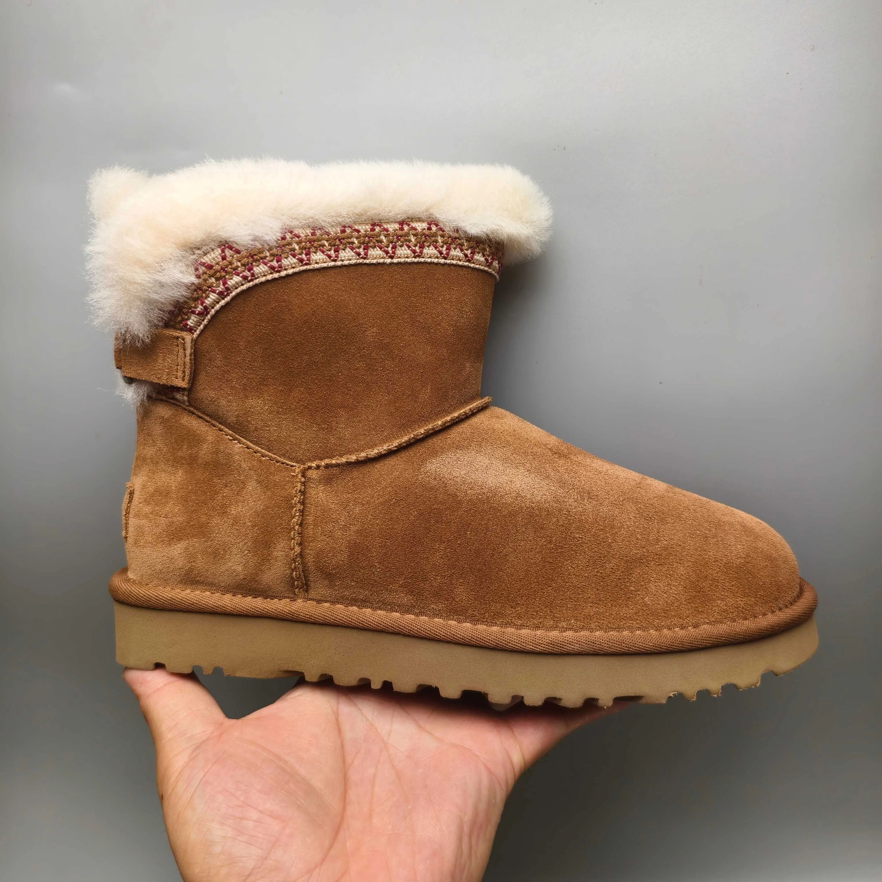 💰520 UGG sheepskin all-in-one snow boots 4517 ethnic style back buckle style color: maroon gray matching size: 35-40